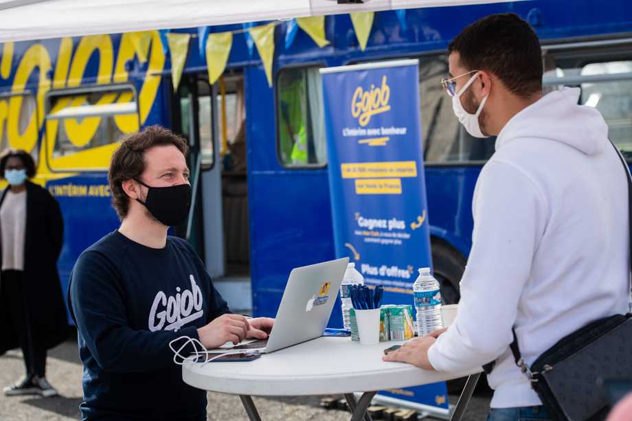 Cholet : Gojob lance une session de recrutement sur le parking de Carrefour